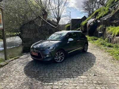 Cinzento Usado 2015 Citroën DS3 Sport Chic Citadino | € 12.990 (Preço elevado)