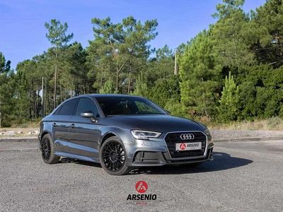 Cinzento Usado 2017 Audi A3 Citadino | € 22.500