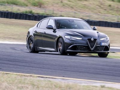 Usado Alfa Romeo Giulia Veloce 280 HP (205 kW) 2018 Cinzento Sedan