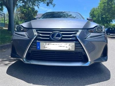 Usado Lexus IS300h 243 HP (178 kW) 2017 Cinzento Sedan