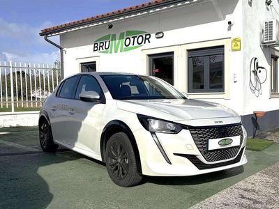 Usado Peugeot e-208 Allure 100 kW (136 HP) 2021 Branco Citadino