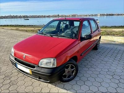 Usado 1997 Renault Clio Sedan | € 1.250