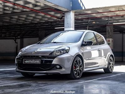 Usado Renault Clio R.S. R.S. 200 HP (147 kW) 2011 Cinza Citadino