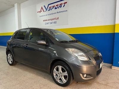 Cinzento Usado 2011 Toyota Yaris | € 7.990 (Preço justo)