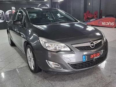 Usado Opel Astra 101 HP (74 kW) 2011 Cinzento Citadino