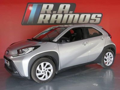 Usado Toyota Aygo X Play 72 HP (52 kW) 2023 Cinza SUV