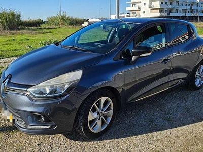Usado 2017 Renault Clio IV LIMITED Sedan | € 12.250 (Preço justo)