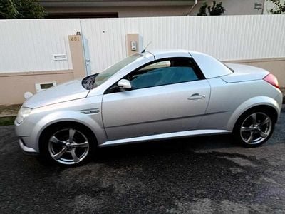 Usado Opel Tigra 69 HP (50 kW) 2005 Cinzento Cabrios