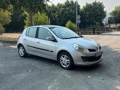 Cinzento Usado 2007 Renault Clio II | € 4.500 (Preço elevado)