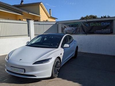 Branco Usado 2024 Tesla Model 3 Standard Range Sedan | € 33.500 (Preço justo)