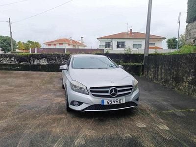Usado Mercedes A180 109 HP (80 kW) 2012 Cinzento Citadino