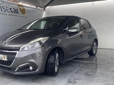 Usado Peugeot 208 Signature Sky 83 HP (61 kW) 2019 Cinza Citadino