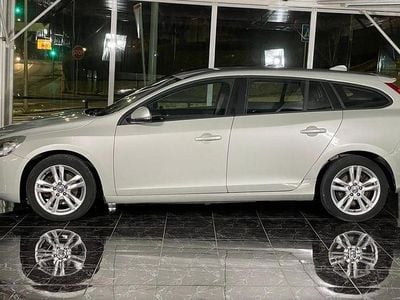 Usado Volvo V60 Momentum 112 HP (82 kW) 2012 Carrinha