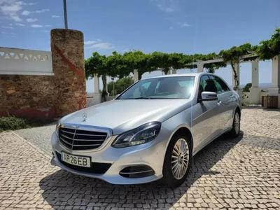 Usado Mercedes E200 136 HP (100 kW) 2014 Cinzento Citadino