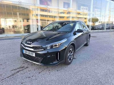 Usado Kia XCeed 100 HP (73 kW) 2025 Preto SUV
