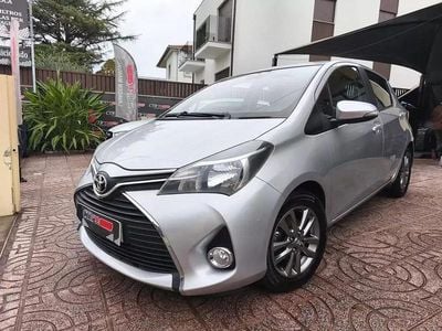 Cinza antracite Usado 2014 Toyota Yaris Comfort | € 11.500 (Preço justo)