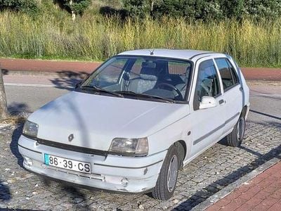 Usado 1993 Renault Clio Sedan | € 2.900