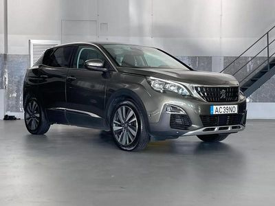 Usado Peugeot 3008 Allure 115 HP (84 kW) 2017 Verde SUV