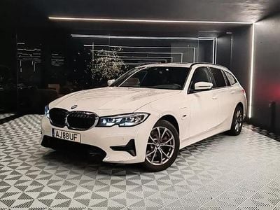 Branco Usado 2021 BMW 320e Sport Line Carrinha | € 28.750 (Preço elevado)