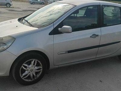 Usado 2007 Renault Clio II Rip Curl Sedan | € 1.500