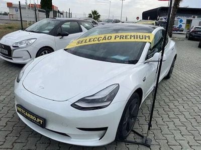 Branco Usado 2020 Tesla Model 3 Sedan | € 23.400 (Preço justo)