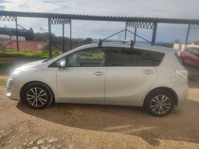Usado Toyota Verso 112 HP (82 kW) 2014 Cinzento Monovolume