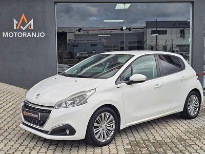 Branco Usado 2019 Peugeot 208 Style Citadino | € 13.500 (Caro)