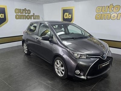 Usado Toyota Yaris Hybrid Sport 100 HP (73 kW) 2015 Cinza