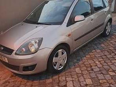 Usado 2004 Ford Fiesta Sedan | € 3.500 (Caro)