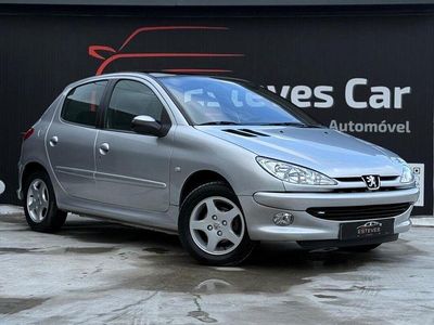 Usado Peugeot 206 60 HP (44 kW) 2004 Cinza Sedan