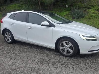 Usado Volvo V40 Kinetic 120 HP (88 kW) 2018 Branco