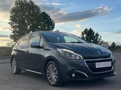 Cinza Usado 2017 Peugeot 208 Style Citadino | € 9.450 (Preço justo)