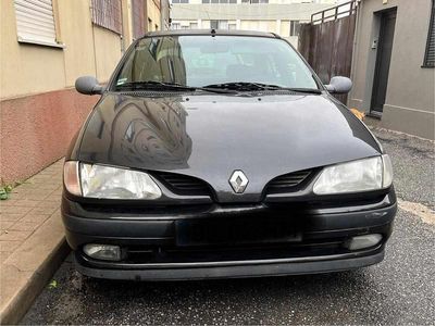 Preto Usado 1996 Renault Mégane Citadino | € 730