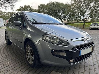Usado 2011 Fiat Punto Sedan | € 6.000 (Preço elevado)