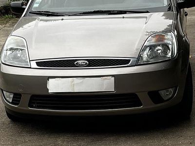 Usado 2003 Ford Fiesta Ghia Sedan | € 4.800 (Preço elevado)