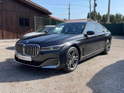 Cinzento Usado 2022 BMW 740 Sedan | € 67.950