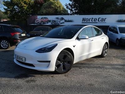 Branco Usado 2023 Tesla Model 3 Sedan | € 30.950 (Bom preço)