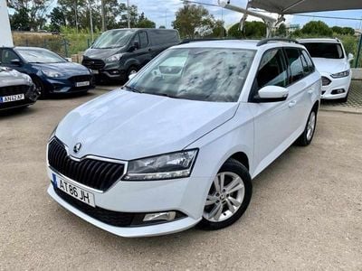 Branco (metalizado) Usado 2022 Skoda Fabia Ambition Citadino | € 19.950 (Preço elevado)