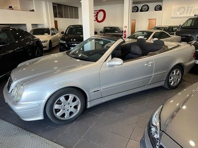Cinza Usado 2002 Mercedes CLK200 Avantgarde Cabrios | € 9.900