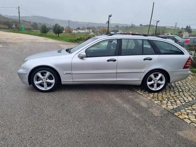 Usado Mercedes C220 150 HP (110 kW) 2003 Cinzento Carrinha