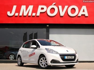 Branco Usado 2018 Peugeot 208 Citadino | € 11.490 (Preço justo)