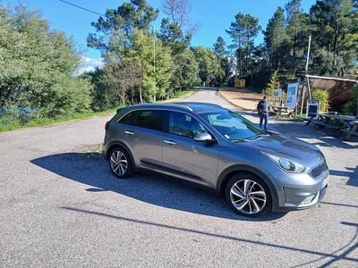 Usado Kia Niro 141 HP (103 kW) 2017 Cinzento SUV