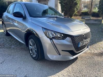 Usado Peugeot e-208 Active 100 kW (136 HP) 2023 Cinza Citadino
