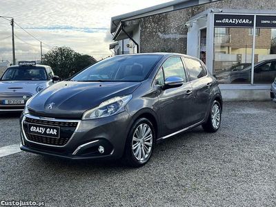 Usado Peugeot 208 Signature Sky 82 HP (60 kW) 2019 Cinza Citadino