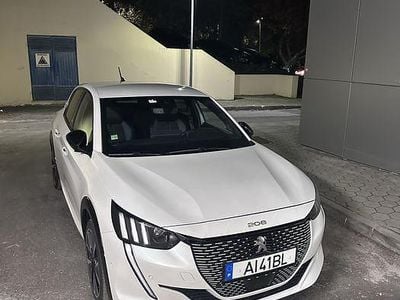Peugeot e-208