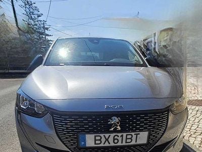 Peugeot e-208