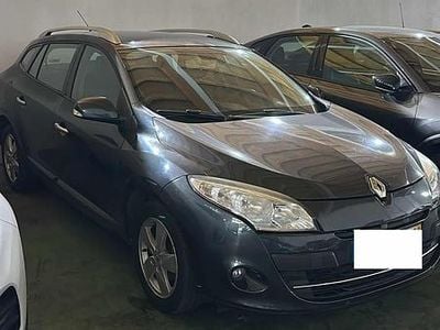 Usado Renault Mégane III 90 HP (66 kW) 2011 Cinzento Carrinha
