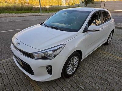 Usado Kia Rio 84 HP (61 kW) 2017 Branco Sedan