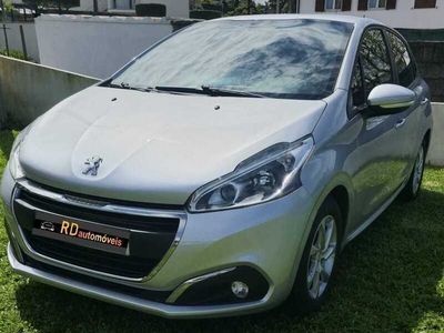 Cinza Usado 2016 Peugeot 208 Active Citadino | € 13.500 (Caro)