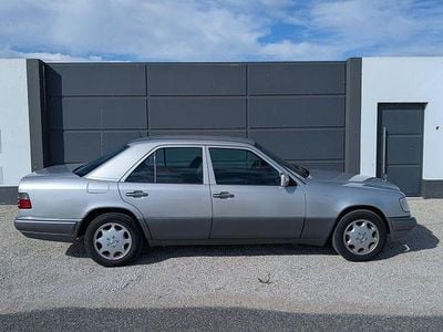 Usado Mercedes E200 136 HP (100 kW) 1994 Sedan